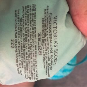 Victoria's Secret Intimates & Sleepwear - Victoria’s Secret push-up Plunge Bra Victoria's Secret Intimates & Sleepwear - Victoria’s Secret push-up Plunge Bra